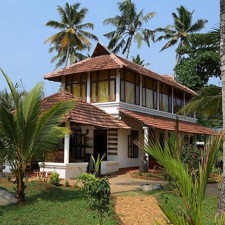 Alappuzha Pozhiyoram Ayurveda Beach Resort מראה חיצוני תמונה