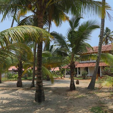 Alappuzha Pozhiyoram Ayurveda Beach Resort מראה חיצוני תמונה