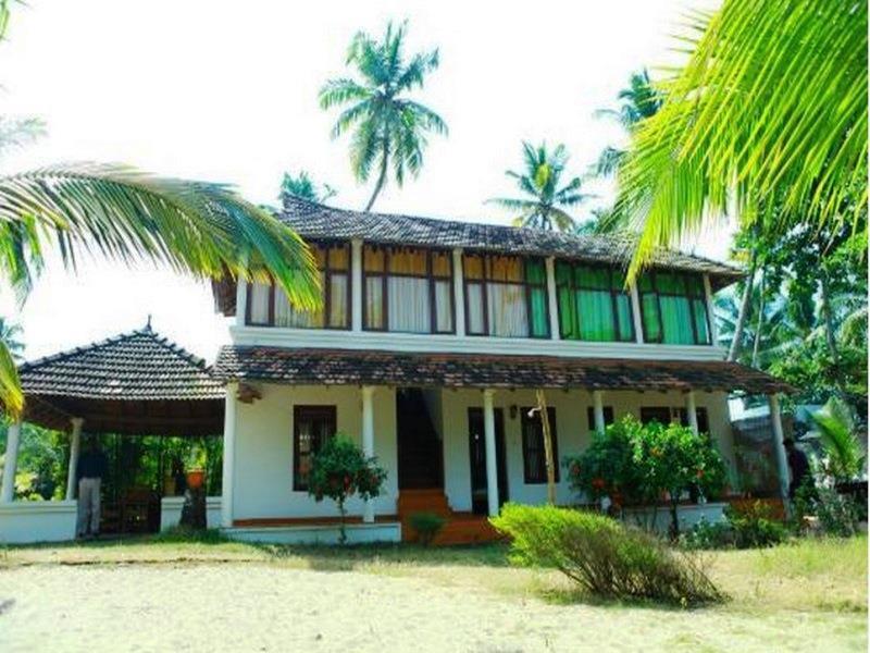 Alappuzha Pozhiyoram Ayurveda Beach Resort מראה חיצוני תמונה