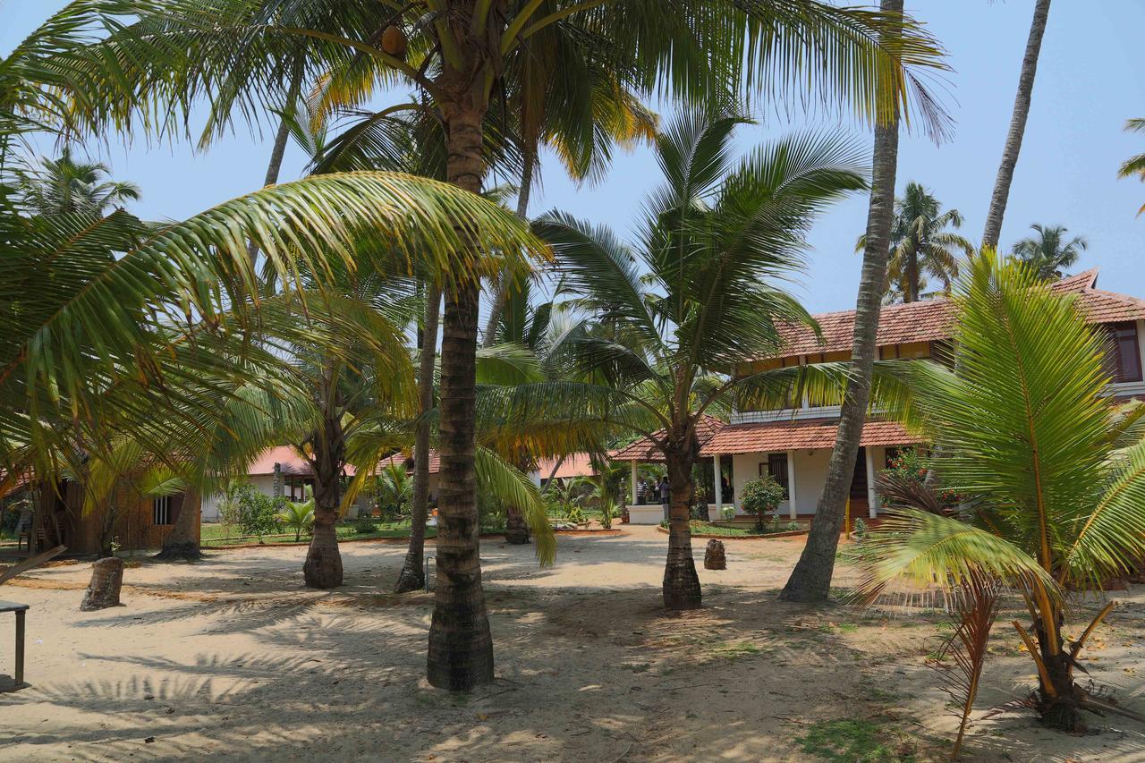 Alappuzha Pozhiyoram Ayurveda Beach Resort מראה חיצוני תמונה