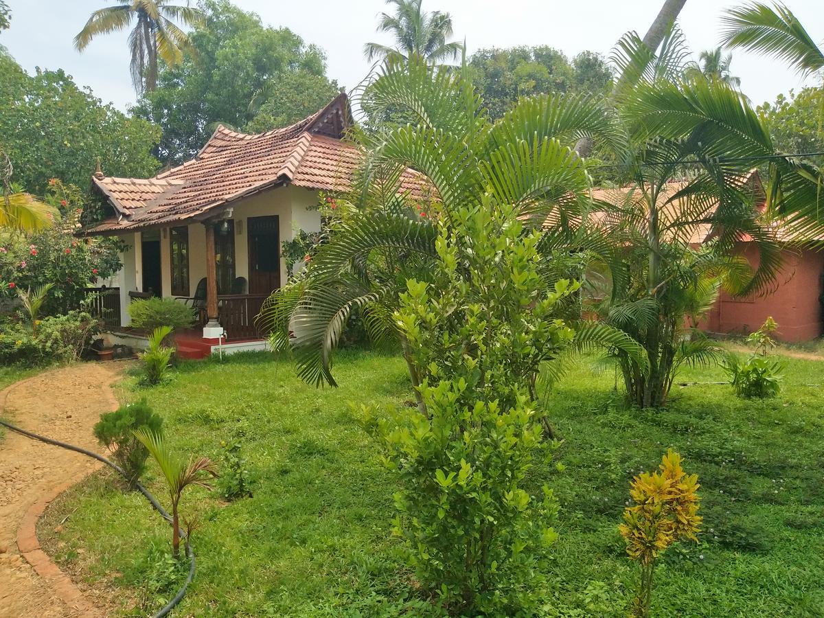 Alappuzha Pozhiyoram Ayurveda Beach Resort מראה חיצוני תמונה