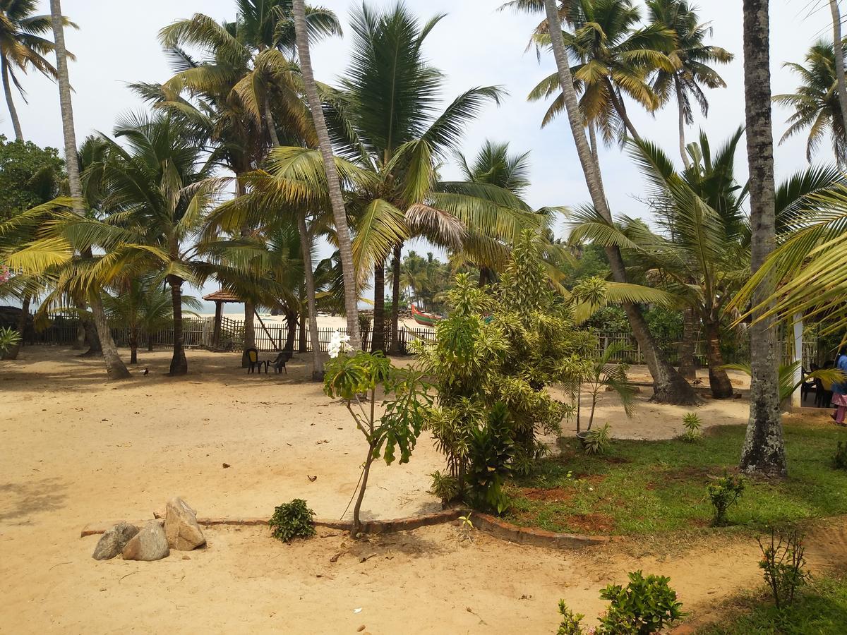 Alappuzha Pozhiyoram Ayurveda Beach Resort מראה חיצוני תמונה