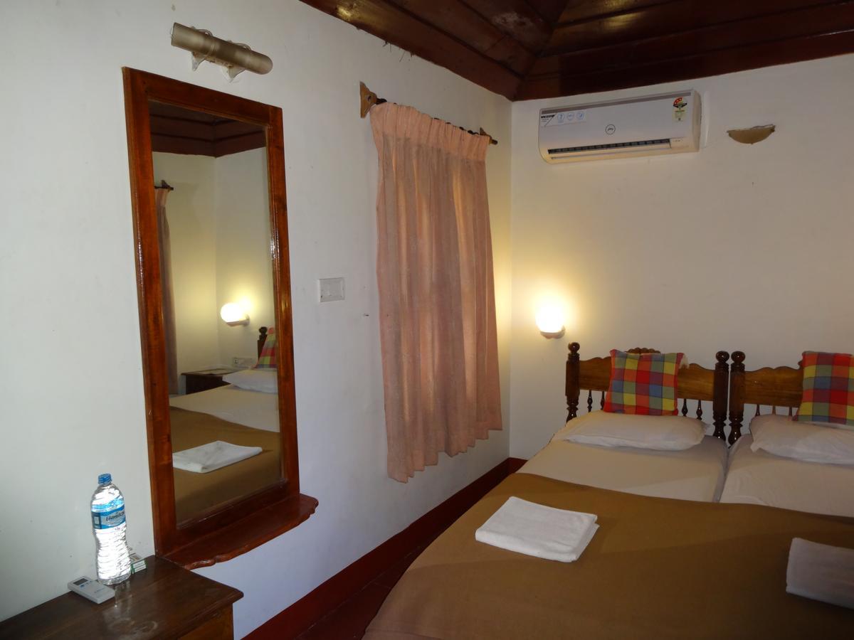 Alappuzha Pozhiyoram Ayurveda Beach Resort מראה חיצוני תמונה